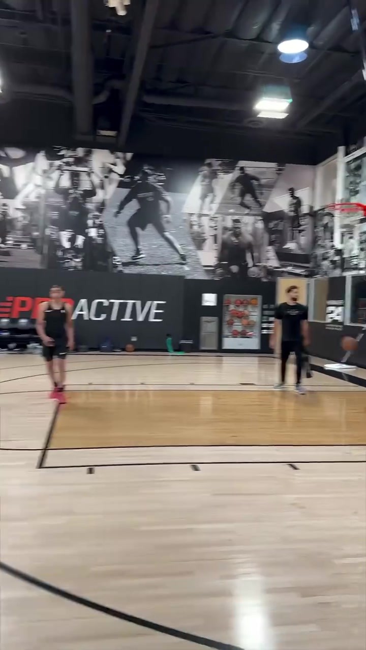 NBA球星凯文杜兰特近期的干拔跳投训练切片合集